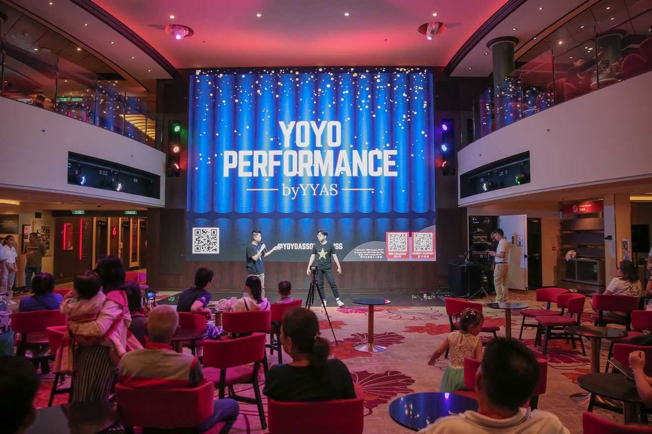 Singapore Yo-Yo Championships competition stage with players performing