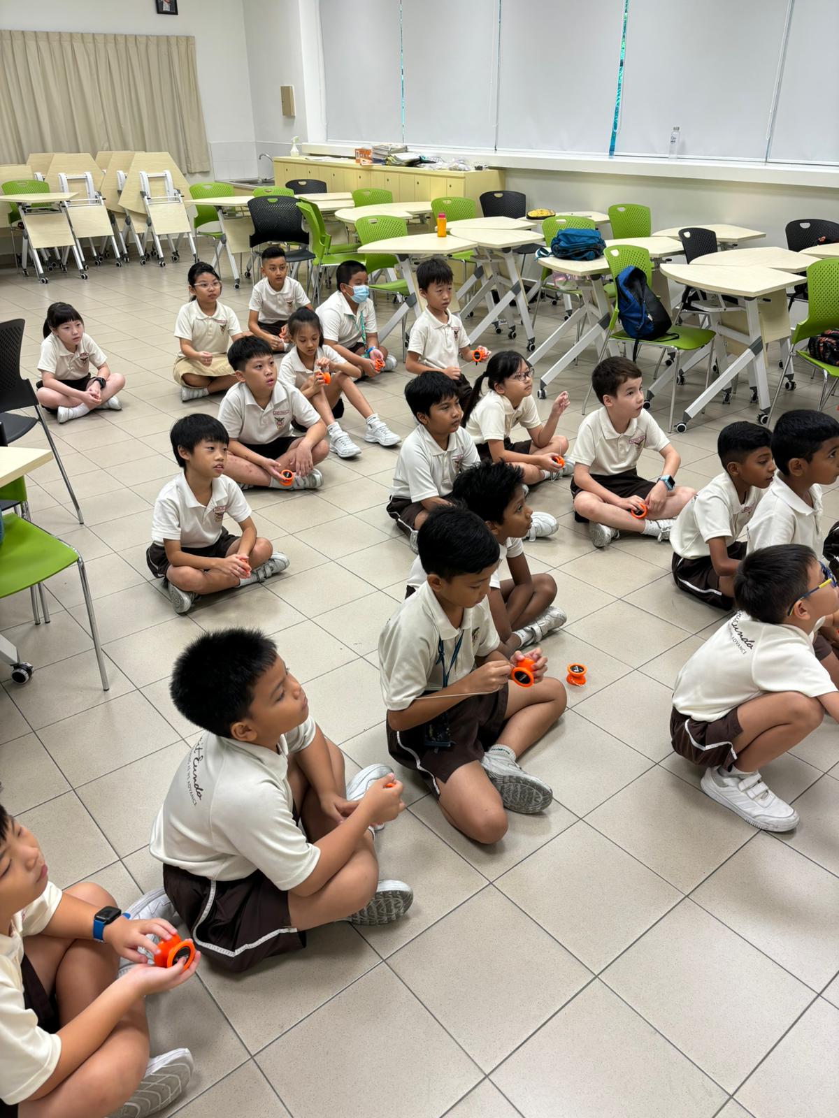 A school yo-yo class in session
