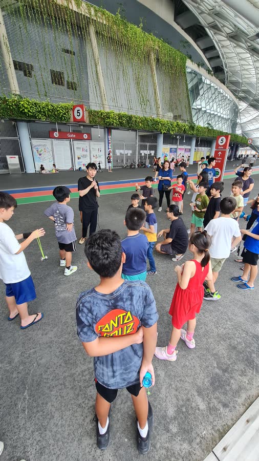Corporate team building yoyo workshop